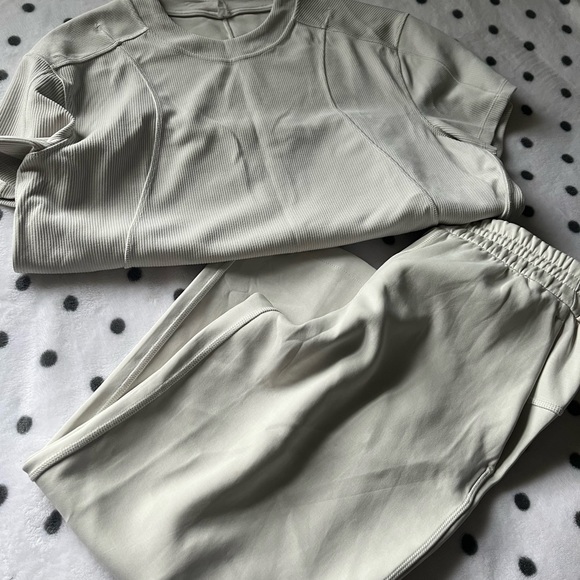 Lululemon outfit - Picture 3 of 4